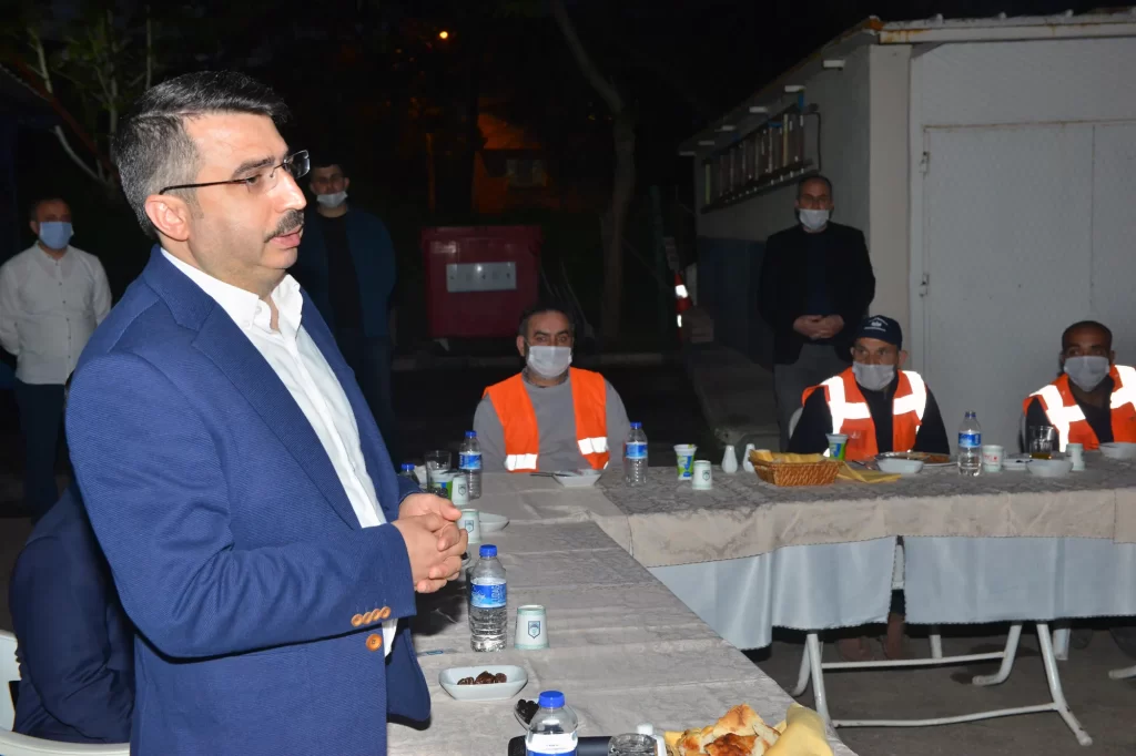 Başkan Yılmaz emekçilerle iftar’ta buluştu