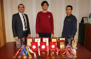Uluslararası yarışmalarda bireysel olarak ve milli takım düzeyinde Türkiye’yi temsil