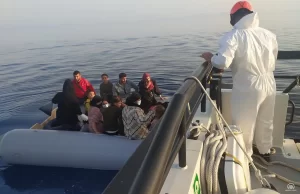 Aydın'ın Kuşadası ilçesinde, Yunanistan unsurlarınca Türk kara sularına geri itilen