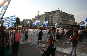 Yunanistan’da hükümetin, yeni tip virüse karşı aşıyı zorunlu hale getirme