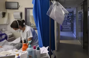 Çok sayıda hastanenin Virüs salgını nedeniyle acil servislerini kapattığı Fransa'da,