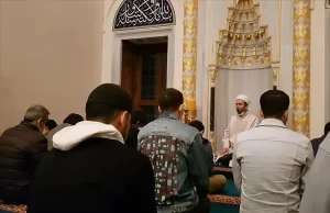 Japonya'nın başkentinde Müslümanlar, Berat Kandili'ni başkentteki Tokyo Camisi'nde eda etti.