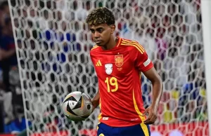 İspanyol futbolcu Lamine Yamal, "Avrupa Şampiyonası tarihinde gol atan en
