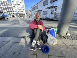 "Aniden hastalandım, omuriliğimde ciddi bir sorun oluştu, bir hastaneden başka