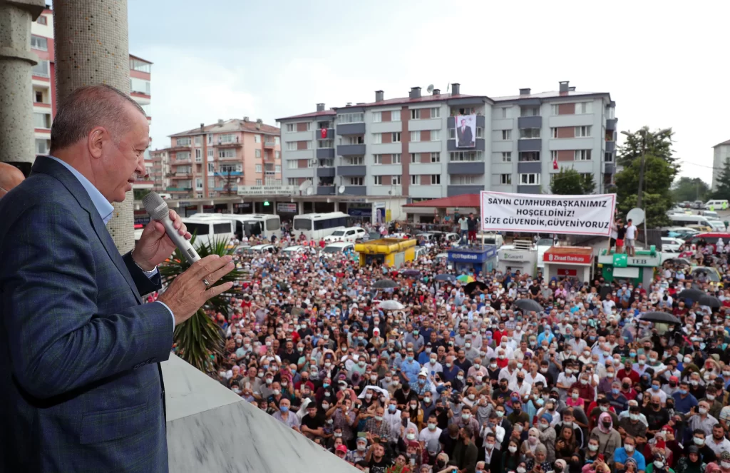 Cumhurbaşkanı Erdoğan "Bu tür felaketler karşısında biz pes etmeyiz"