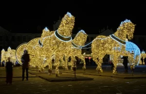 Noel döneminde kullanılan lichterketten (ışık zincirleri), yalnızca dekorasyon değil, aynı