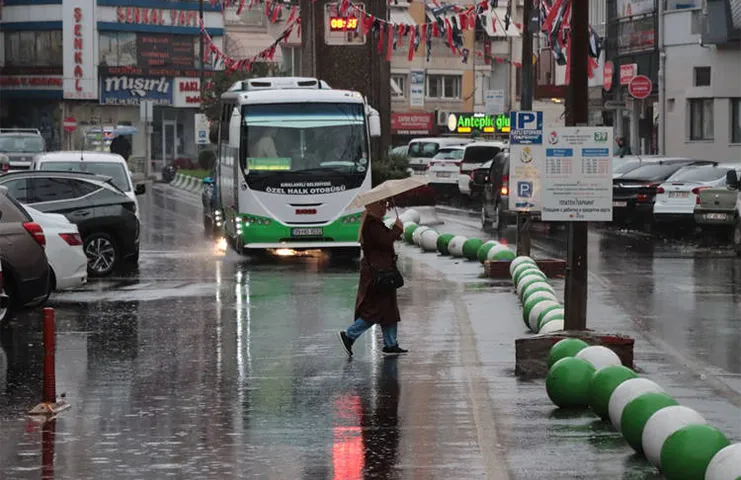 Trakya bölgesinde gök gürültülü sağanak etkili oluyor