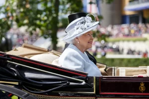 Kraliyet ailesinden yapılan açıklamada, Kraliçe Elizabeth'in, İskoçya'daki Balmoral Kalesi'nde hayatını