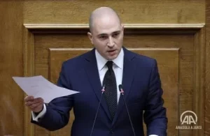Yunanistan'da mecliste yol açtığı gerginlik nedeniyle, iktidardaki Yeni Demokrasi Partisinin