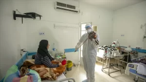 Hastalarına keman çalan genç doktor Muhammed Siyala, "Enstrüman çaldığım parmaklarımı