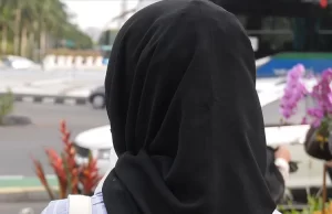 İsveç'te dini gerekçelerle taktığı başörtüsü yüzünden işten çıkarılmak istenen kişiye