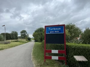 Belçika sınırındaki Zeeland eyaletinde yer alan Sluis Belediyesine bağlı Turkeye