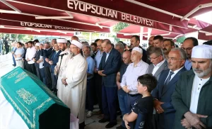 "Çok farklı bir insan, adeta medeniyetimizin inşasında ayrı bir konumu,