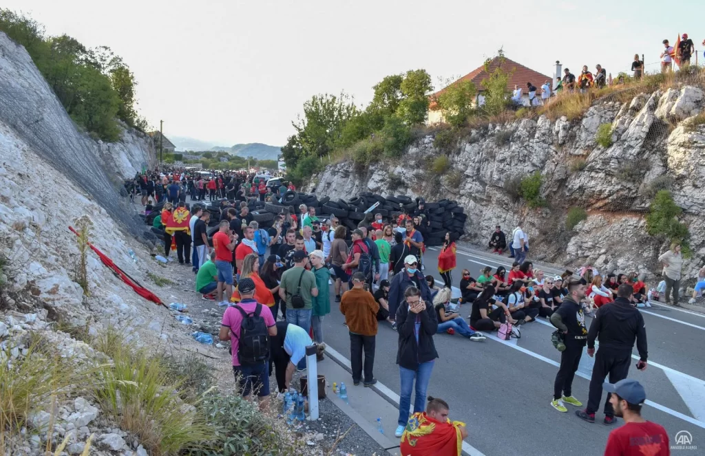 Karadağ'ın Cetinje şehrinde Ortodoks kilisesinin taht töreni nedeniyle gerginlik artıyor