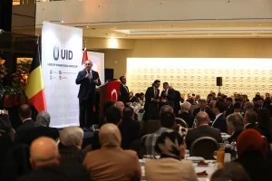 "Maceracı ve sağduyudan yoksun politikalarla ülkemizi Allah korusun savaşın eşiğine