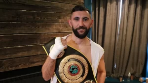 Türk boksör Arda Tamer Avcı, hafif sıklette Universal Boxing Organization