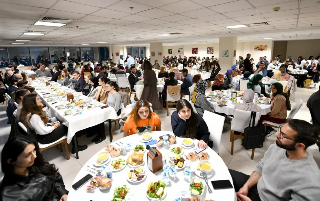 Uluslararası öğrenciler iftar sofrasında buluştu