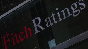 Fitch Ratings, Türkiye'nin kredi notunu "BB-" olarak teyit ederken, görünümünü