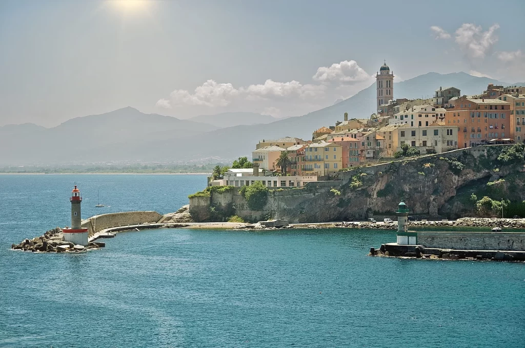 Korsika Adası'ndaki fırtınada 6 kişi yaşamını yitirdi