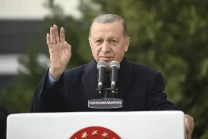 Deprem bölgesinde kalıcı konutların temelleri atıldı. Törene katılan Cumhurbaşkanı Erdoğan,