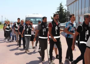 Kaçışı organize eden 2 kişi de tutuklandı Balıkesir'in Ayvalık ilçesinden