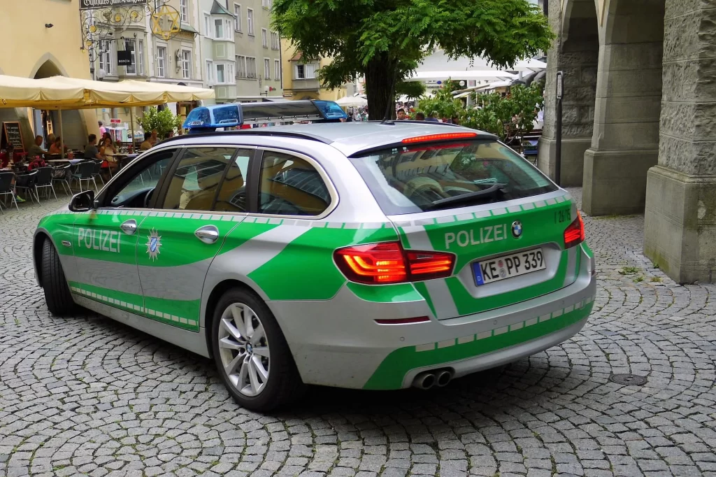 Frankfurt Emniyet Müdürlüğünde çalışan 5 polisin evi arandı