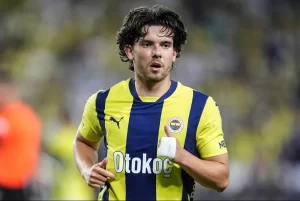 Fenerbahçe'nin yıldızı Ferdi Kadıoğlu transfer tercihini yaptı. Milli oyuncu, İngiliz