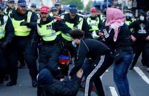 İngiltere'nin başkenti Londra'da, İsrail'in Filistin'e yönelik saldırılarını protesto eden göstericilere
