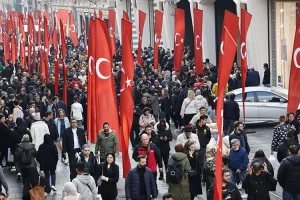 Beyoğlu Belediyesi, dini liderler ve 39 ülkenin başkonsolosu İstiklal Caddesi'nde