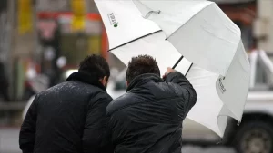 Alman Meteoroloji Dairesi (DWD), öğleden sonra başlaması beklenen "şiddetli fırtına"ya