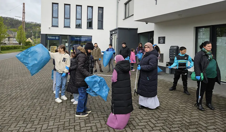 Lennestadt DİTİB Camii Kur’an kursu öğrencileri çevre temizliği etkinliğine katıldı