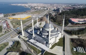 AK Parti Grup Başkanvekili Bülent Turan "10 bin kişinin namaz