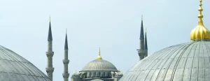Hollanda'nın başkenti Amsterdam'da ilk defa hoparlörden okunması beklenen ezan, hoparlöre