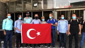 Nijerya'da serbest bırakılan Türk gemicilerden 9'unun daha getirilmesiyle 15 kişilik