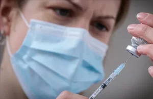 Oxford-AstraZeneca aşısı olduktan sonra 79 kişide kan pıhtılaşması görüldüğü ve