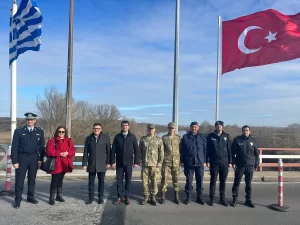 Meriç nehri köprü ayaklarını Türkiye ve Yunanistan iki ülke ekipleri
