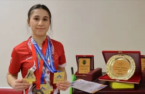 Türkiye, Avrupa ve dünya bilek güreşi şampiyonlukları bulunan ablasının izinden