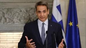 Yunanistan Başbakanı Kiriakos Miçotakis, ülkede aşı yaptıran 18-25 yaşındaki vatandaşlarına