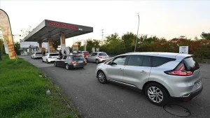 Fransa Hükümet Sözcüsü Olivier Veran, krize dönüşen akaryakıt grevinin Fransızlar