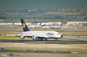 Alman hava yolu şirketi Lufthansa Grubu, Kovid-19 salgınının sebep olduğu