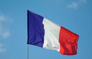 Fransa'da Virüs vaka sayılarındaki artış nedeniyle başkent Paris'in de içinde