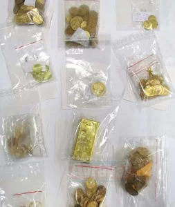 Almanya'nın Pasau kenti yakınlarından geçen A3 otoyolunda durdurulan bir araçta