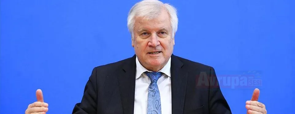 İçişleri Bakanı Seehofer: 'Almanya’da aşırı sağ teröründen kaynaklanan tehdit büyüktür'