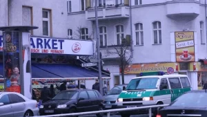 Almanya’da birçok dükkân isminin Türkçe olması bizleri yanıltmasın. Artık alışverişlerimiz,