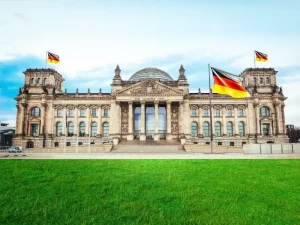 Almanya Başbakanı Angela Merkel, eyalet başbakanlarıyla video konferans yoluyla yaptığı