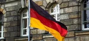 Almanya'da kimliği belirsiz kişilerce Potsdam'daki El-Faruk Camisi'nin önüne domuz kafası