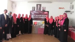 DİTİB Türk İslam Cemiyeti Ayasofya Cami Derneği üyeleri, hazırladıkları hediyelik