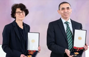 Almanya Cumhurbaşkanı Frank-Walter Steinmeier yeni tip virüs aşısını geliştiren Alman