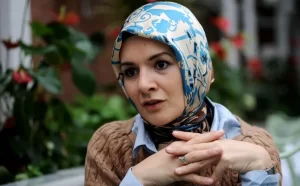 Avrupa'nın ilk başörtülü milletvekili olan Mahinur Özdemir, Ermeni iddialarını tanımadığı