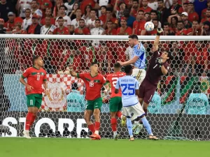 Normal süresi ve uzatma bölümü 0-0 sona eren maçta İspanya'ya